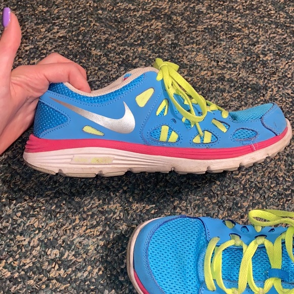 Nike tennis shoes, kids youth - Picture 4 of 5